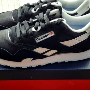 Reebok size 8 womens